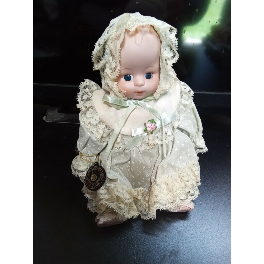 Brinn's 1990 Authentic Collectible Edition Porcelain Baby Doll‎ Mint Green Lace